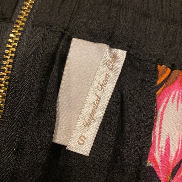 Line & Dot crop floral pant - Picture 4 of 5